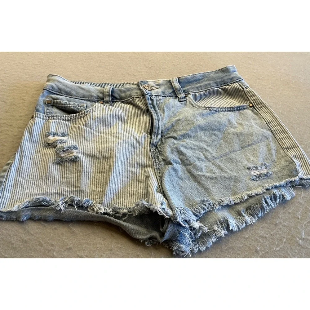 Rewash Mixed Media Denim Shorts Pinstripe Distressed Frayed Size‎ 11/30 Boho